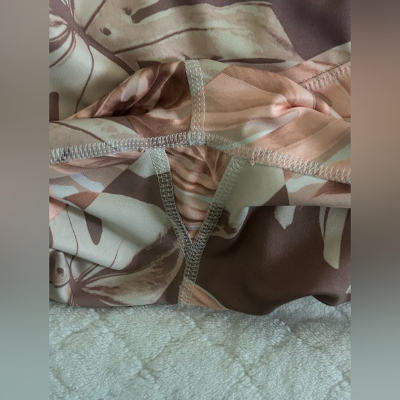 Nike Dri-Fit Tan and Pink Leaf Print High Rise Crop Women’s Leggings Size XS - Picture 5 of 9